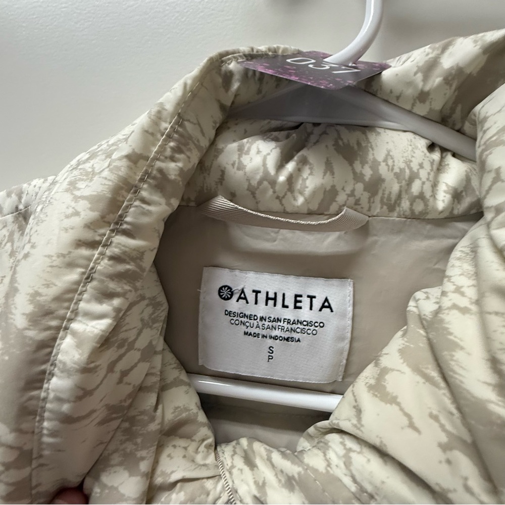 Athleta Down Puffer Jacket Size Small - image 4